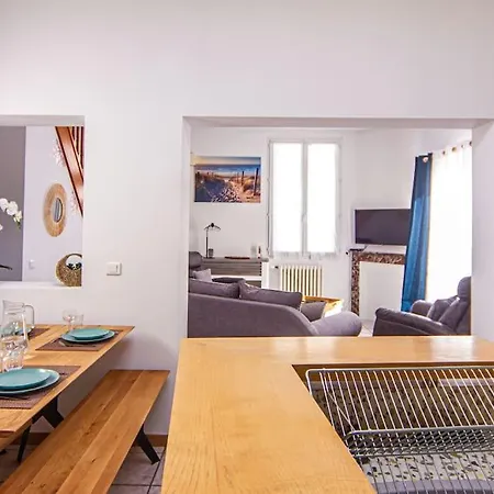 Jolie Maison De Λα Ροσέλ
