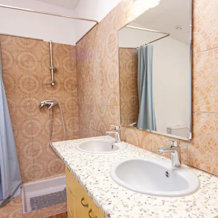 Jolie Maison De * La Rochelle (Charente-Maritime)